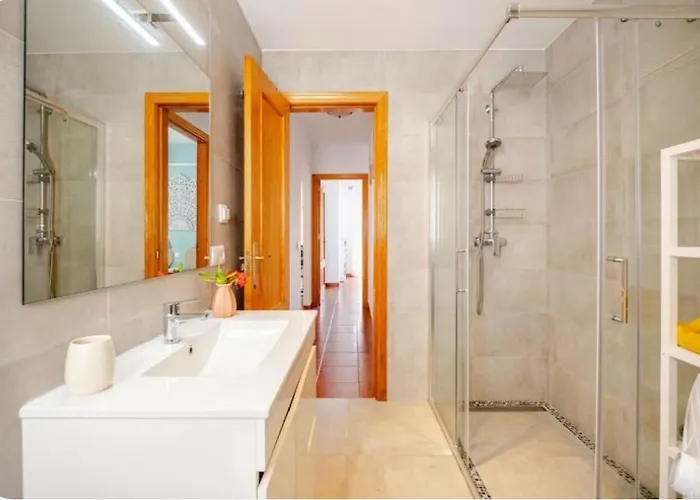 Bonito Piso A 300m De La Playa